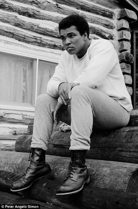 Muhammad Ali pada 1974 berlatih di desa pedalaman di Pennsylvania bersiap bertarung dengan George Foreman.